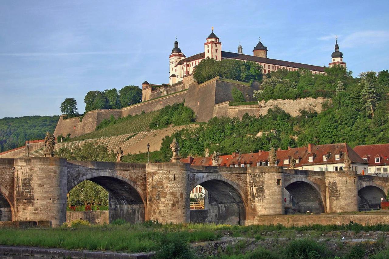 ➤Private Room - Heart Of Downtown With Terrace Würzburg Eksteriør bilde